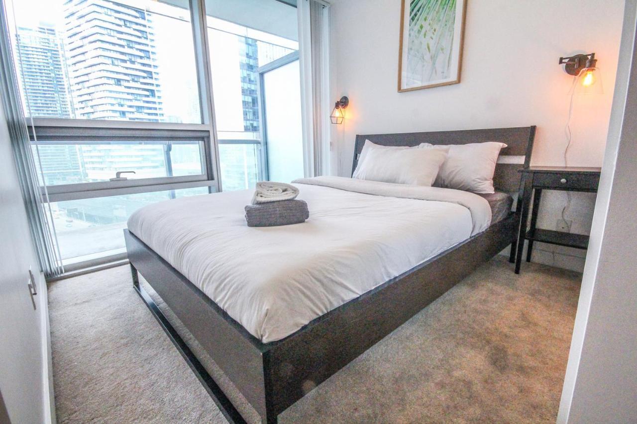 Sarkar Suites - Entertainment District Τορόντο Δωμάτιο φωτογραφία